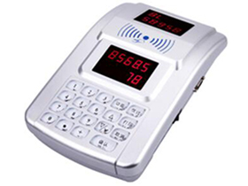 伟斌 数字台式消费机-WB-610s通讯方式：标配RS-232 、RS-485,(可选TCP/IP通讯、433无线通讯、GPRS无线通讯)；双面数码显示，真人语音播报，操作方便，显示直观。