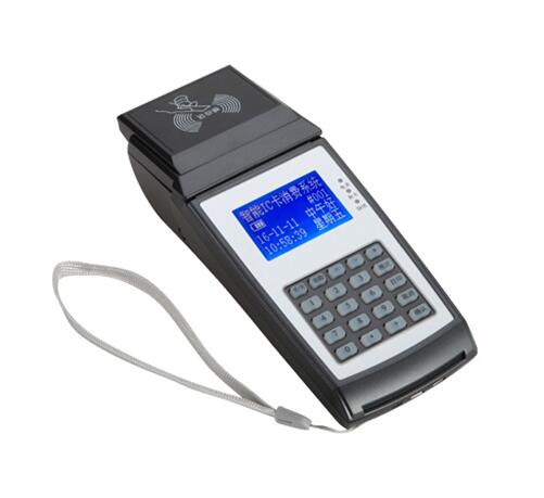 伟斌 打印手持消费机-WB-1002通讯方式标配：USB； 中文双屏显示、真人语音报读、打印小票一体； 采用新32位ARM处理器，稳定性更强，速度快、功耗低等特点。