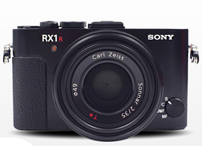 索尼  DSC-RX1RM2  黑卡全画幅 数码相机 像素：2001万以上传感器尺寸：1英寸
