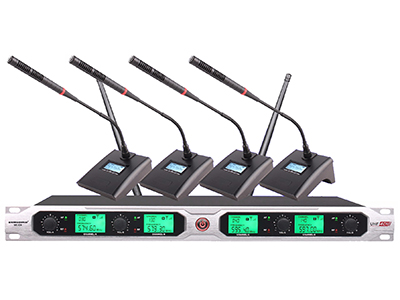 森海動力 MK-634   ”1.四通道固定頻點. 工作頻率選用UHF 500~600MHZ 內. 干憂源少.
2.金屬管體結構,高檔耐用.接收機雙顯示屏,大方時尚
3.采用全球最新的UHF波段無線音頻發射芯片模塊IC. 具有優越的RF性能和 音頻性能
4.固定頻點，可以4套共16個頻點同時使用
5.接收機正面每個通道均設有紅色RF信號指示燈和綠色的AF信號指示燈
6.獨立LCD顯示屏指示工作信道、工作頻點、接收信號指示
7.配備單指向性高保真電容式拾音咪頭，頻響寬、拾音距離遠
8.咪管亮紅色燈環指示，工作狀態一