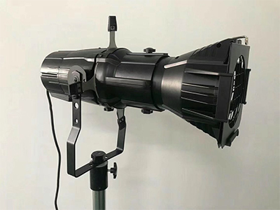 BT邦腾 ?150WLED成像灯 LR-XQ002名称:150w成像灯
功率：150w
电压：AC100-220V，50HZ/60H名称:150w成像灯

