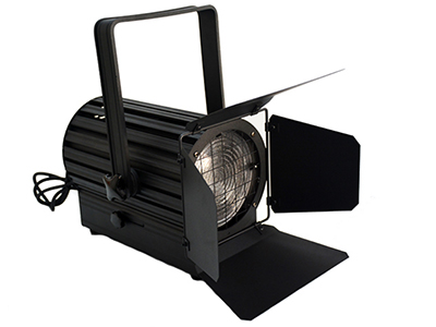 BT邦腾 ?200w LED  聚光灯 LR-XQ006输入电压：AC110-240V/50-60HZ
LED光源:LED集成200W一输入电压：AC110-2
