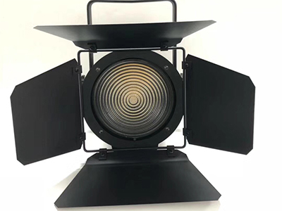 BT邦腾 LED聚光灯 LR-XQ007输入电压：AC110-240V/50-60HZ
LED光源:LED集成200W一颗
色温：3200输入电压：AC