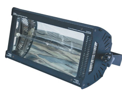 BT邦腾 3000W脉冲管频闪灯 LR-PSW008电压：AC220V/50Hz    
灯泡：3000W的脉冲管
控制通道：4电压：AC220V/