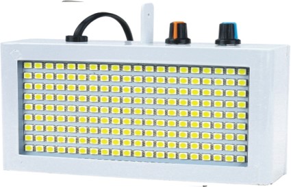LED 180顆頻閃燈電源:AC90-240V,50/60Hz 功率:30W 光源:180顆 LED 5050 發光顏色:紅,綠,藍,白,粉,金,全彩色 外殼顏色:白，黑 控制方式:聲控,自走,頻閃(無級調速) 重量:0.5kg 包裝尺寸:17.5cm*5.5cm*14.5cm