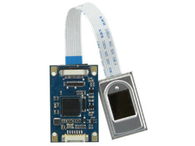 中控  半導體指紋模塊Live32M 采用電容傳感器，以ARM9處理器為核心，結合中控智慧指紋識別算法及SDK開發包，可完成指紋錄入、圖像處理、特征提取、模板存儲、指紋比對（含1：1和1：N）、模板刪除等功能。支持標準的USB/RS232通訊方式，方便嵌入至各種終端設備。廣泛應用于考勤、門禁、訪客、醫院、金融、鐵路等領域。