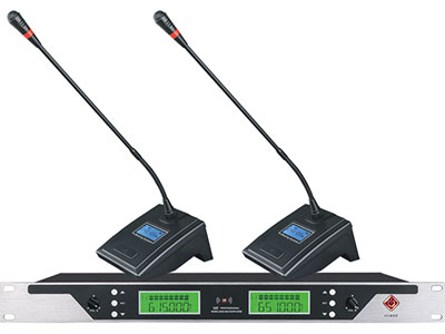 蓝海赛尔  无线会议话筒	K-207 ”1.使用UHF600-700MHz频段.
2.自动追锁接收信号,每个通道有100个可选频道。 
3.采用高硬度金属管体,质感舒适。高灵敏度咪芯，拾音距离远,高保真音质,语音清晰,声场均衡唱歌更轻松
4.超高灵敏度，不断音，不飘移。
5. 高保真音质，语音清晰，声场均衡
6. 空旷环境距离50米       
尺寸：430x220x55mm 
适用于会议室.KTV.家庭音影.演出等场合”
