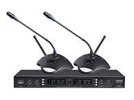 紅外對頻一拖四會議系統--XGW-404U 1.四通道接收信號； 2.振蕩方式：鎖相環頻率合成； 3.采用紅外自動對頻技術，每通道有32個信道可選，每個信道以0.5MHz步進； 4.UHF頻段傳輸信號，頻率范圍：500MHz-900MHz； 5.同一場合可供20套機同時使用，即可同時使用20臺接收機和40個發射器； 6.接收機LCD顯示屏指示工作信道、工作頻點、接收信號指示,每個顯示屏顯示兩個通道的工作狀態； 發射器LCD顯示屏指示工作信道、工作頻點、當前電量； 7.接收機背面設置2條橡膠接收天線，增強接收的信號