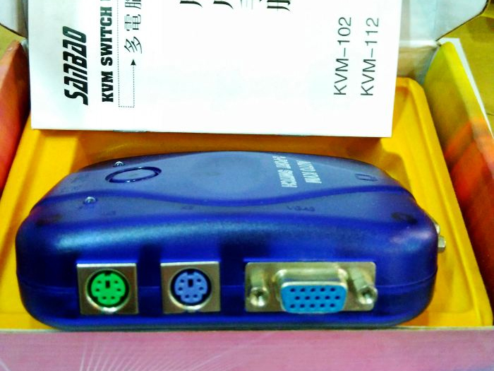 三堡KVM-102 2口多电脑主机自动切换器 KVM102