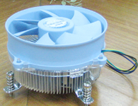 急冻王风扇CAP776  散热片材质: AL6063T5+CU 风扇尺寸: 92×92×25(mm) 转速: 800-2500R.P.M±10% 额定电压: 12VDC