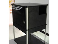 盆景TP300（黑色）入纸口尺寸：220mm；碎纸张数：5张（70g/m2A4）；碎纸尺寸：4x20mm，保密等级：4级（依据德国碎纸标准DIN66399）；机器噪音：≤58DB垃圾桶容积：11升，切碎介质：纸、订书针；