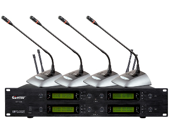 海天电子 HT-1188   ◆ 使用UHF550-980MHz频段，应用PLL频率合成锁相环技术，频率可调，发射功率可调，避免干扰频率
◆ 集成中央处理器CPU的总线控制，配合数字液晶界面显示，操作自如，性能出众。
◆ 采用多级窄带高频及中频选频滤波，充分消除干扰信号。
◆  采用音频压缩一扩展技术，噪音大大减少，动态范围加大。
◆ 设有回输啸叫抑制减弱功能，能有效减少回输啸叫
◆ 接收机采用多级高频放大，具有极高的灵敏度。
◆ 多重噪音监测电路，特设单音锁定TONE-LOCK系统，使之具有无与伦比的抗干扰特性。
