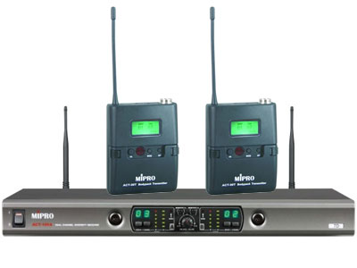 咪寶 ACT-100a   第三代雙頻道自動選訊無線領夾話筒；載波頻段 UHF 620~934MHz 接收天線 后置分離式設計 接收頻道  雙頻道 預設頻率數 第1～6群組各預設8個無條件限制的互不干擾頻率，第7～8群組各預設12個及第9～10群組各預設15個互不干擾頻率，共預設102個精挑的頻率組合 接收方式 CPU控制自動選訊接收 振蕩模式 PLL相位鎖定頻率合成 