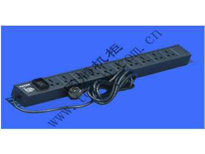 图腾 10位输出万能插孔PDU（PD.1001.9000）  输出单元：10位;
插座制式：GB2099.3-1997 10A国标万用插座;
输入插头：GB1002-1996 10A国标三扁插头;
输入方式：左端单路输入;
电缆线规格：3*1.5mm2*3M;
额定值：10A 250V;
承载功率：2500W;
产品尺寸：长*宽*高= 646*45*62mm;
安装方式：反方向安装;
控制功能：总控开关;
保护功能：无;
外壳颜色：黑色;