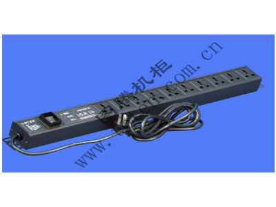 图腾 10位输出带防雷模块万能PDU（PD.1001.9100）  输出单元：10位;
插座制式：GB2099.3-1997 10A国标万用插座;
输入插头：GB1002-1996 10A国标三扁插头;
输入方式：左端单路输入;
电缆线规格：3*1.5mm2*3M;
额定值：10A 250V;
承载功率：2500W;
产品尺寸：长*宽*高= 727*45*62mm;
安装方式：反方向安装;
控制功能：总控开关;
保护功能：AUEC-M30防雷模块;
外壳颜色：黑色;
