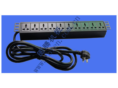图腾 10位输出万能插孔PDU（322000559）  输出单元：10位;
插座制式：GB2099.3-1997 10A国标万用插座;
输入插头：GB1002-1996 16A国标三扁插头;
输入方式：左端单路输入;
电缆线规格：3*2.5mm2*3M;
额定值：16A 250V;
承载功率：2500W;
产品尺寸：长*宽*高= 483*45*62mm;
安装方式：正方向19”安装;
控制功能：无;
保护功能：无;
外壳颜色：黑色;