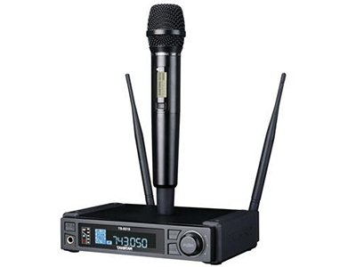 得胜 TS-9310 演出麦克风  TUNER 平衡分集接收技术，有效改善接收死角和本底噪音
• 接收机天线端口可向外供电，方便连接外置的天线放大器等距离延长设备
• 采用UHF宽频段设计，预编程1000个可选信道，抗干扰能力强
