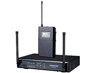得胜 TS-7310P 演出麦克风 UHF射频信号传输，工作稳定
• PLL数字频率控制系统，提供多频道供使用选择
• 采用分集式无线接收技术，接收能力更强、信号更稳定
• 工作频点由先进的射频分析系统辅助筛选，具有良好的抗干扰能力
• 发射机采用两节1.5V电池供电，使用更方便