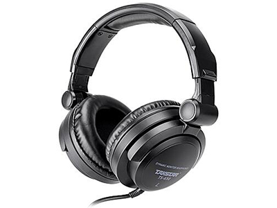 得胜 TS-650 监听耳机 能承受大功率瞬态响应
• 富有饱满的低音音效、均衡的中频和清晰的高频
• 采用时尚灵活的外观设计，耳壳可90度旋转，并可折叠存放在随附的便携袋中
• 独特创新的结构设计进一步提升产品的舒适性和轻便性