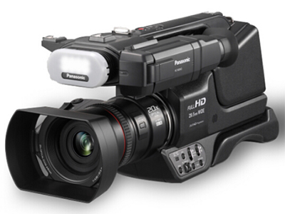 松下 MDH3 肩扛式数码摄像机 清晰度：HD高清 变焦：15倍-30倍
 