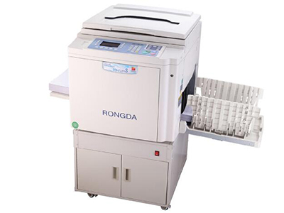 荣大VR-7325S   ”工作方式 原稿移动式扫描、热敏制版、记忆印刷、A3扫描、B4打印
分辨率 300dpi×600dpi
制版时间 19秒(A4纵向)
印刷面积 291×414mm
印刷速度 5级调整（55、70、85、105、120张/分钟）
原稿尺寸：最大：310×432mm
纸张尺寸：最小：90×140mm 最大：297×420mm
图像浓度：扫描浓度：淡、较淡、中、较浓、浓 
制版浓度：淡、较淡、中、较浓、浓
图像模式：字、字画、画、铅笔、报刊”
