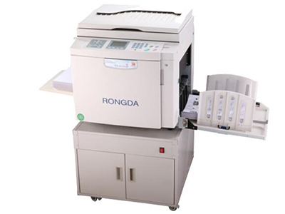荣大VR-4345S   ”工作方式 原稿移动式扫描、热敏制版、记忆印刷、A3扫描、B4打印
分辨率 300dpi×600dpi
制版时间 19秒(A4纵向)
印刷面积 252×358mm
印刷速度 5级调整（55、70、85、105、120张/分钟）
原稿尺寸：最大：310×432mm
纸张尺寸：最小：90×140mm 最大：297×420mm
图像浓度：扫描浓度：淡、较淡、中、较浓、浓 
制版浓度：淡、较淡、中、较浓、浓
图像模式：字、字画、画、铅笔、报刊”
