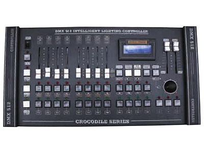 YG-DMX2024 小锷鱼2024控台  DMX512/1990信号输出504个控制通道
LCD液晶显示屏，LED指示灯，可同时控制20台24通道电脑灯+24调光通道，
8个通道的控制推子，一个可设置的摇杆装置，可提灯操作：24个走灯程序，可以循环运行程序，
每个程序最大40步；可以同时运行8个程序；共960个电脑灯走灯程序步；
0-25.5秒的场景渐变时间（Cross）调节范围；
0.1-25.5秒的走灯速度（Speed）调节范围；各程序速度、渐变值自动记忆；512K大容量记忆
