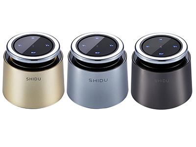十度  SD-X3 （高端蓝牙音箱） 金色 枪色 银色 1. T2拥有简约时尚精致外观（金色/枪色/银色）；
2. 16芯双磁 40全频喇叭加振膜 声音柔和、耐听；
3. 金属+锌合金材质；
4. 蓝牙4.0模块，支持后台蓝牙。采用先进的蓝牙芯片，发射接收速度超快、抗干扰性强；
5. 内置麦克风免提通话，方便快捷、音质清晰；
6. 支持播放TF卡中的MP3/WMA/WAV音乐文件；