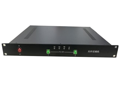 近端机  先进的温控静音散热技术，机器运行后无噪声污染，可根根据模块
温度设定转速，延长散热风扇使用寿命。
 整机 MCU 监控设置，具备电压异常报警，光功率异常警示，光接收
功率显示，自带显示设置功能，无需上位机软件，现场调试便捷
 重量轻，体积小 优化的安装设计，工程安装简单方便
 具备远程监控扩展功能