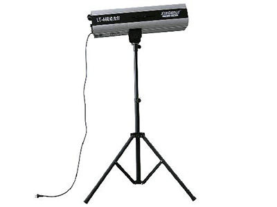 辛德瑞  GC-440F 440 LED追光灯 电源	AC90-240V
功率	/
光源	LED
功能	

型号：GC-440F


控制	旋钮式控制
特点	可随时启动，即开即亮，稳定性好
产品尺寸	850*280*280（mm）
重量	约16KG