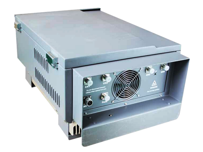 ZM-808LE大功率手机信号屏蔽器部队、大功率手机信号屏蔽1、屏蔽GSM/CDMA/DCS/PHS/3G多路频段
2、采用铝合金拉丝外壳，面板可以根据客户需要贴牌或丝印标志
3、每路发射功率100W（不含天线增益）
4、有效屏蔽距离100-500米以上可调（可以在现场根据需要调试）
5、对人体无损害