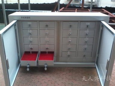20格手机屏蔽柜 郑州手机屏蔽柜厂家，屏蔽柜 该产品采用严密的结构设计，内部采用电镀处理，表面静电喷塑，具高耐磨性及防腐性，屏蔽效能好,可有效屏蔽移动电话信号的泄漏