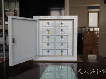 10格手机屏蔽柜 河南手机信号屏蔽柜购买 该产品采用严密的结构设计，内部采用电镀处理，表面静电喷塑，具高耐磨性及防腐，屏蔽效能好,可有效屏蔽移动电话信号的泄漏。