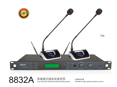 亿歌  8832A  一拖二会议无线话筒 ”发射机参数规格：_x005f_x005f_x005f_x005f_x000b_频率范围：600-940MHz_x005f_x005f_x005f_x000b_可调信道数：256
频率稳定性 ：±10ppm_x000b_调制方式：FM射频功率： ≤ 50mW_x000b_音频频响：40~18000Hz_x000b_失真度：≤1.0\%电池规格：2×1.5V AA Size续用时间：8~15小时接收机参数规格：
频率范围：600-940MHz
可调信道数：256
振荡方式：锁相环（PLL）频