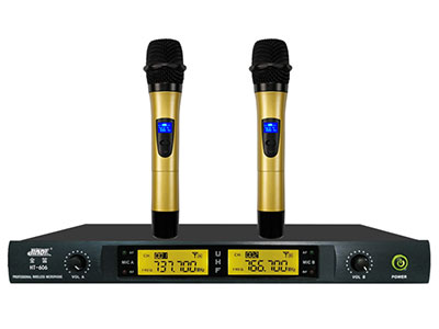 蓝海赛尔 无线手持话筒	K-106 ”1.显示UHF720-820MHz频段，抗干扰性强。
2.使用PLL锁相环和高精度石英晶体。 
3.可以多台叠机使用。
4.超高灵敏度及高S/N比，不断音，不飘移。
5.清晰的RF显示、液晶频率显示
6. 高保真音质，语音清晰，声场均衡
7. 空旷环境距离200米       
尺寸：430x220x55mm 
”
