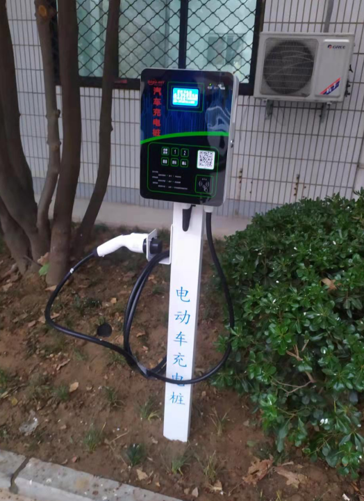 7千瓦32A交流快速汽车充电桩7千瓦交流汽车桩 最新国标 适合所有汽车充电 免接地 家用商用首选 微信支付宝扫码 即插即用