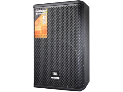 JBL型号：MRX612M  12”两分频舞台监听扬声器 频率范围(-10dB):    60 Hz - 20k Hz 频率响应(±3dB):90 Hz -  20k Hz 系统灵敏度(1w @ 1m):97 dB SPL 额定阻抗:8 ohms 最大声压级:    123 dB  SPL 持续 (129 dB SPL 峰值) 功率 (持续/音乐/峰值):    400 W /  800 W / 1600 W 覆盖范围:    70? x  70? 支撑点/悬挂点:双角度, 35 mm支架孔; 13 x M10  悬挂 低音单元:1 x  JBL 262H 305 mm (12 in) 高音单元: 1 x  JBL 2408H 37.5 mm (1.5 in) 尺寸 (H x W x D):645 mm x 380 mm x   345 mm (25.25 in x 15.0 in x 13.5 in) 净重:15.4 kg  (34 lbs)