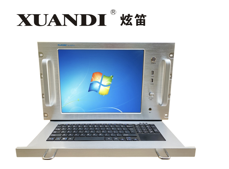 XUANDI炫笛型号：XD-9001A网络广播主机 屏幕 ：15＂高亮度LCD液晶屏（配四线电阻触摸屏） 分辨率：1024x768，无DVD光驱 主板：工业主板  CPU：Intel J1900 4核 显卡：板载 内存：4G 硬盘：1TG 电源：350ATX  扩展：5*PCI 槽扩展  串口：1*COM口 USB:前置2个，后置4个 整机功耗: 60～80W 接口：3*音频口,1*网口，1*键盘口，1*鼠标口，1*VGA口 备注：标配方案不可以加声卡，高配最多可加5个声卡 外观尺寸：19＂7U  482.6x310.3x295mm（宽x高x深） 安装方式：支持机架安装，桌面放置 面板：8mm高级拉丝硬质阳极氧化铝合金面板 箱体结构：耐指纹喷涂电解锌钢板 键盘/鼠标：机箱底部抽拉式键盘和触摸板鼠标 整机颜色：银色