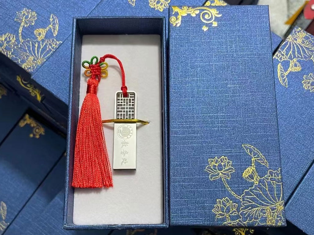 礼 品 定 制 U 盘 （拷贝文件/打激光/彩印/）来图免费打样	