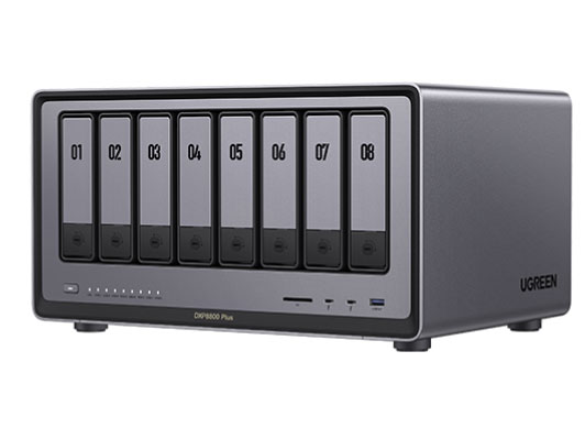 绿联  DPX8800 Plus采用12代Intel 酷睿i5-1235u处理器，是一款8盘位存储设备，最高支持184T超大存储空间，前置配备了两个雷电4接口和SD 4.0卡读卡器，以及USB 3.2 Gen 2高速端口